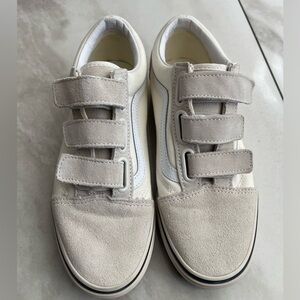 Grey vans in woman’s 8/ men 6.5